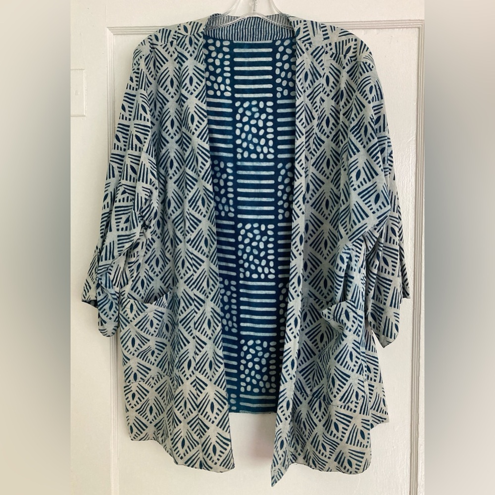 Blue and White Patterned Kimono Cardigan - Picture 4 of 6